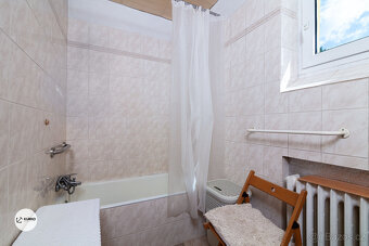 Rodinný dům o dispozici 5+2+garáž, pozemek 1.011 m2 v obci B - 6