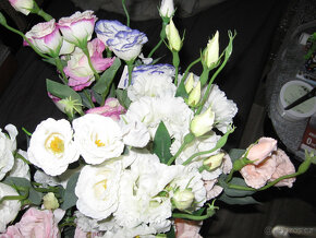 KYTICE 13-TI KS EUSTOMA V RUZNYCH BARVACH - NOVE - 6