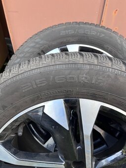 Prodám zimní Alu kola na Peugeot (2008) 215/60 R17 - 6