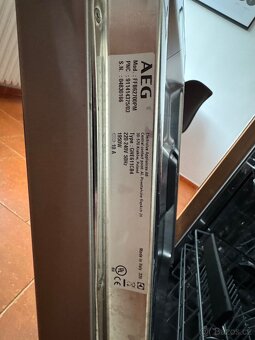 Prodám kuchyň včetně myčky AEG a výsuvné digestoře Whirlpool - 6