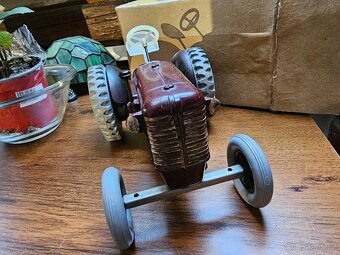 TRAKTOR ZETOR 25 BAKELIT NA KLÍČEK S KRABIČKOU - 6