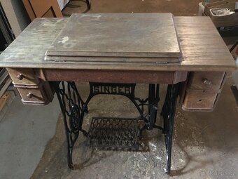 Starý šicí stroj - 6