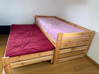 Dvě postele masiv - domeček dětská, druhá junior - 6