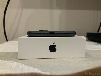 iPhone 11 64 GB Černý - 6