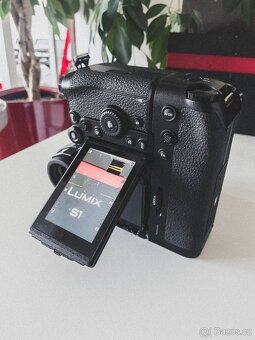 Panasonic Lumix S1 + 20-60mm. V-Log. Závěrka kolem 3k - 6