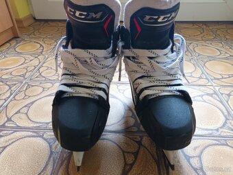 Brankářské brusle CCM Jetspeed FT2, 8,5 D, (užší provedení) - 6