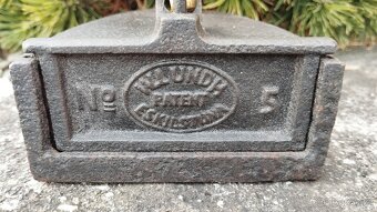 Stará žehlička patent W.LUNDH No 5 nahřivacím tělískem. - 6