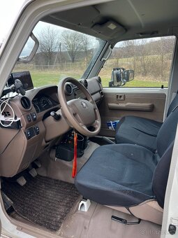 Toyota Land Cruiser Hzj 79 V8 - 6