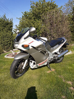 GSX 1100 F - 6
