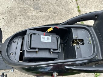 Elektroskútr Racceway E-Moped 70 km/h Nejlepší tuning 5,2kW - 6