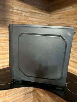 Herní PC s monitorem - 6