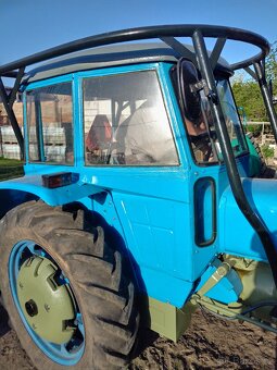 Prodám malou kabinu Zetor 4011 a rám - 6