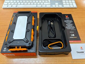 Solární Powerbanka XTREME Solar - 10000 mAh - 6