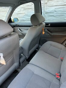 Volkswagen Golf 1.6 74kw - 6