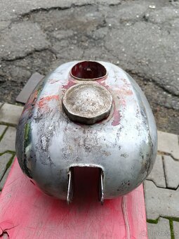 Prodám nádrže JAWA - 6