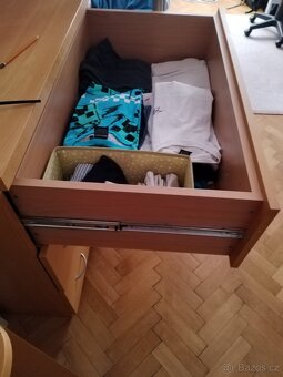prodám komodu, dělaná truhlářem na míru s přebal. pultem - 6
