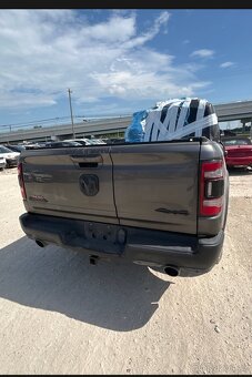 Dodge ram 1500 5.7 hemi - 6