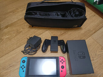Nintendo Switch V2 s Chipem a Plátěným pouzdrem - 6