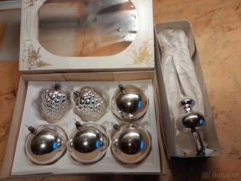 VÁNOČNÍ SKLENĚNÉ STŘÍBRNÉ RETRO OZDOBY SE ŠPICÍ - 6