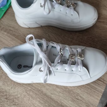 Krásné bílé tenisky jako N.O.V.É. vel. 39 - 6