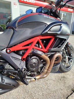 Ducati Diavel Carbon Red, ČR, DESMO, NAVIGACE, LADĚNÝ VÝFUK - 6