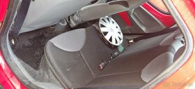 Prodám náhradní díly na Peugeot 107 1.0i - 6