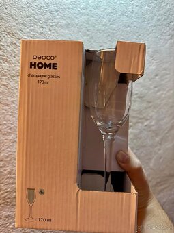 Karafy, skleničky na vodu, víno, šampaňské - 6