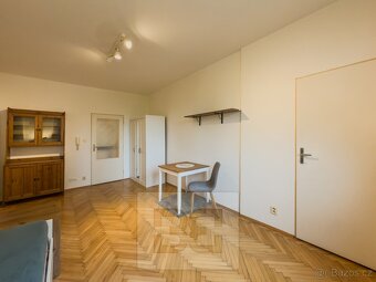 Vybavený byt 1+kk ve Vršovicích s výhledem do vnitrobloku - 6