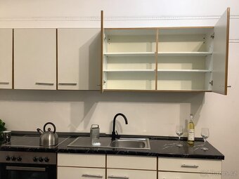 Světlá moderní kuchyně CALLY - 6