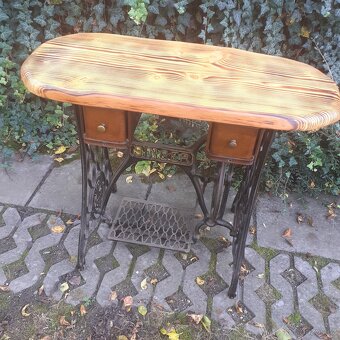 Stolek se šuplíky - 6