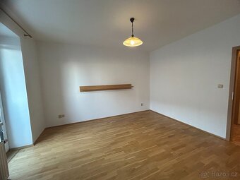 Pronájem cihlového bytu 2+1, 66 m2 s balkónem a garáží - 6