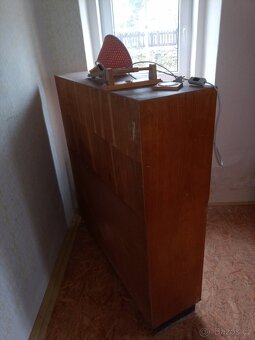 Skříně + lampa - 6