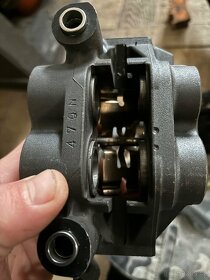 Trmeny monobloky z Yamaha R1 04-06 R6 05-16 - 6