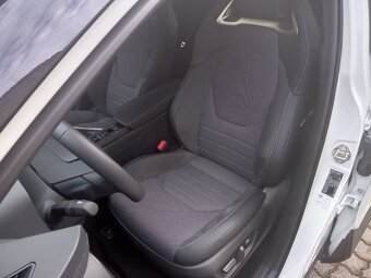 Predám TOYOTU C-HR 1,8 HYBRIB-EXECUTIVE-automat - 6