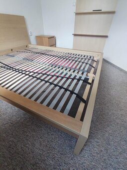 Postel Malm 160x200 + noční stolky Malm - 6
