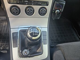 VW - Passat combi 2,0 FSi 110 kW najeto 129 tis km - 6