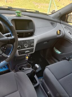 Nissan Almera Tino - 6