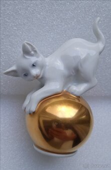 Porcelánová soška kočka na zlaté kouli, Rosenthal - 6