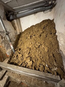 Cihly, hlína-jíl, stavební suť a zbytek směs ZDARMA ZA ODVOZ - 6