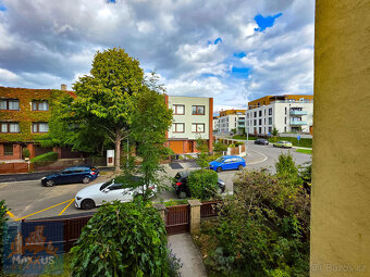 Pronájem prostorného pokoje (30 m2), Praha 8 - Čimice, ul. J - 6