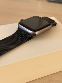 Apple Watch Series 5 – 40mm, Space Gray Aluminium + 4 řemínk - 6