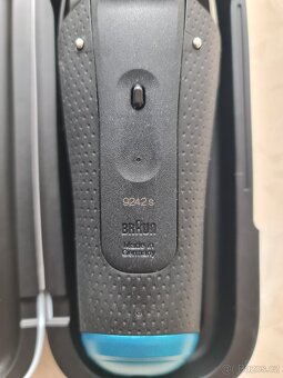 Holicí strojek Braun Series 9+nabíjecí pouzdro - 6