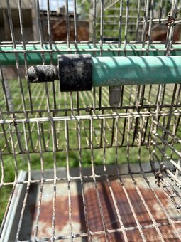 Klec pro králíky, slepice – 8 boxů, niplová napáječka,vyhřív - 6