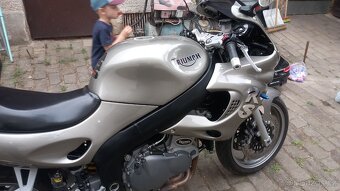 Prodám Triumph 955i RS - 6