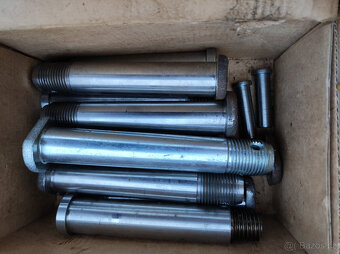 prodám náhradní díly na vlek 7t - 6