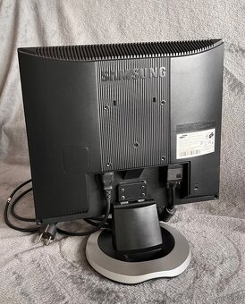SAMSUNG SyncMaster 710n, 17", VGA - 6