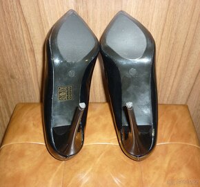 Černé lakované lodičky Juliet - 6