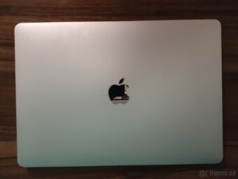 MacBook Pro 2017 | i5 • 8GB • 256GB SSD - 6