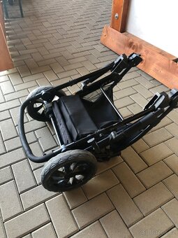 Kočárek + autosedačka - 6