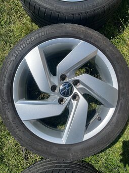 Prodám alu Vw Richmond 5x112 r17 letní pneu 225/45/17 - 6